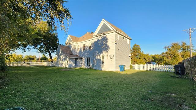 Building Photo - 145 N Kealy Ave