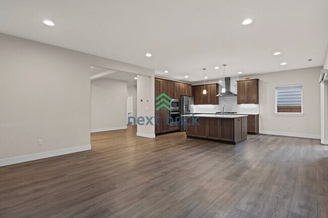 Building Photo - 5 BED & 2.5 BATH SINGLE FAMILY HOUSE FOR RENT