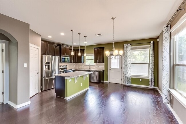 Building Photo - 16113 Hawthorne Heights Trail