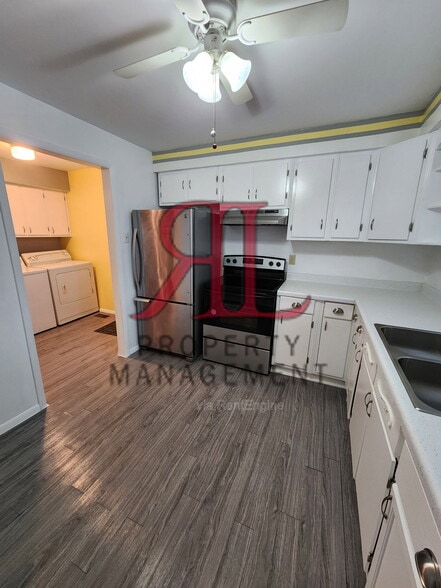 Building Photo - 2436 Charlemagne St