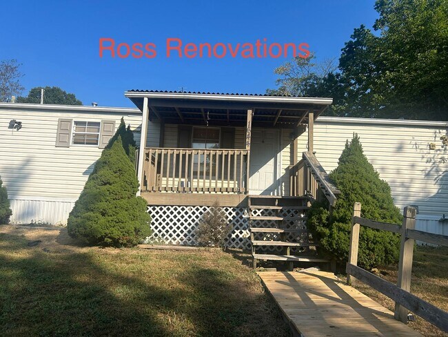 Building Photo - 2 Bedroom Available in West Portsmouth