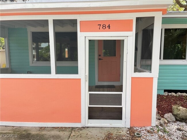 Building Photo - 784 Oak St