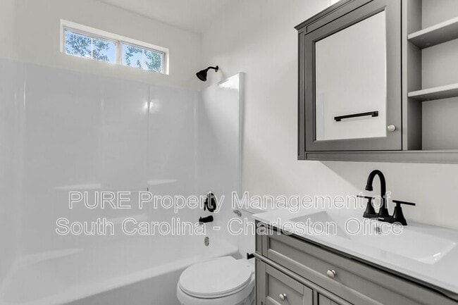 Building Photo - 9870 Levenshall Dr