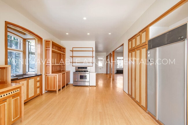 Building Photo - 1218 E 600 S