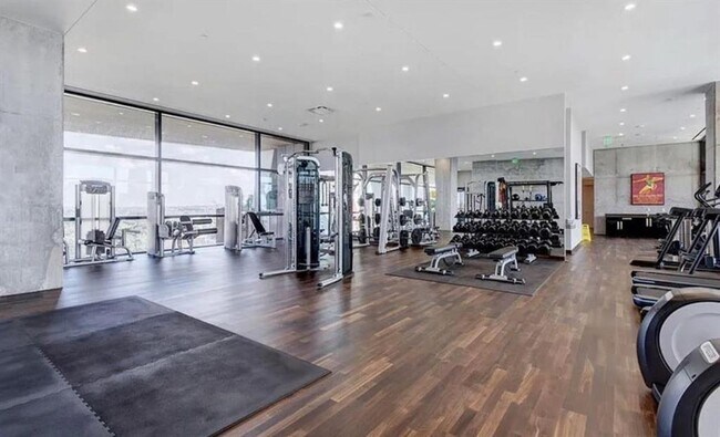 Building Photo - 70 Rainey St