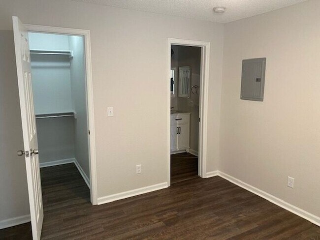 Building Photo - Bright Two Bedroom Condo at Powderhorn