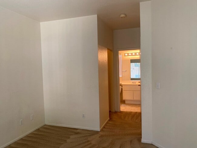 Building Photo - 251 S Green Valley Pkwy