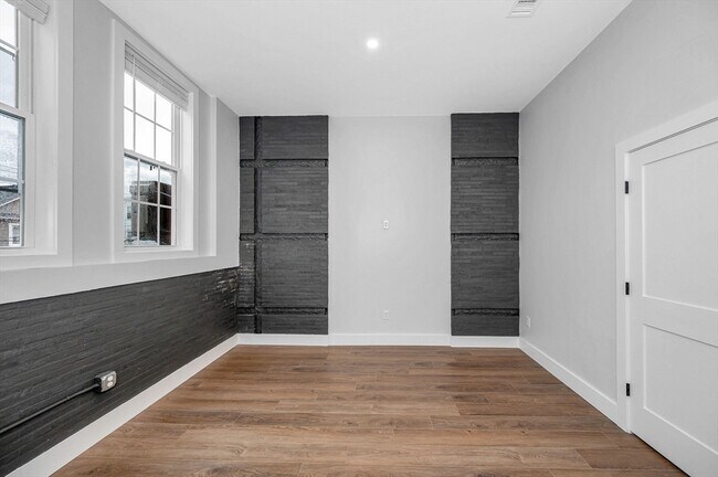 Building Photo - 241 W 6th St