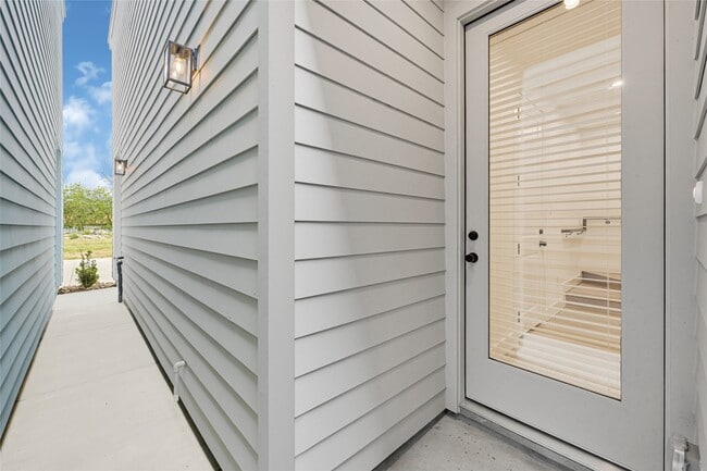 Building Photo - 4606 Crown Grove Ln