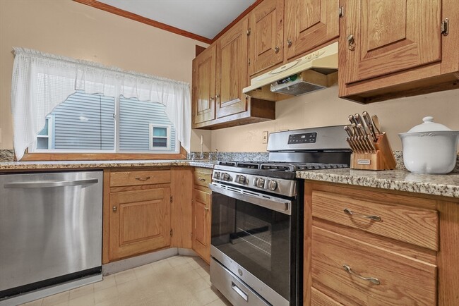 Building Photo - 32 Beloit Rd