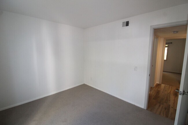 Building Photo - 663 Bishops Lodge Rd
