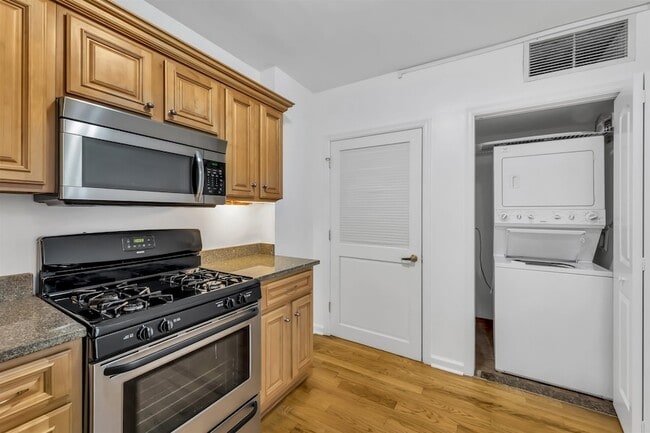 Building Photo - 605 New York Ave