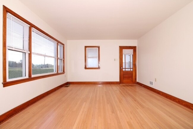 Building Photo - Fredericksburg 3 bedroom w 2 car garage