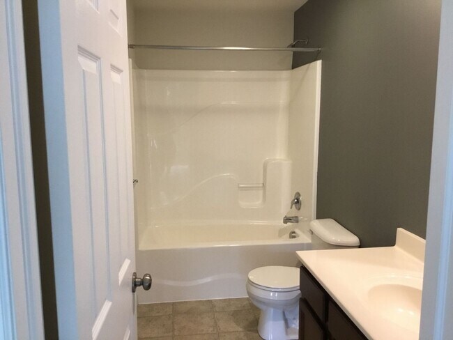 Building Photo - 3030 Meridian Cmns