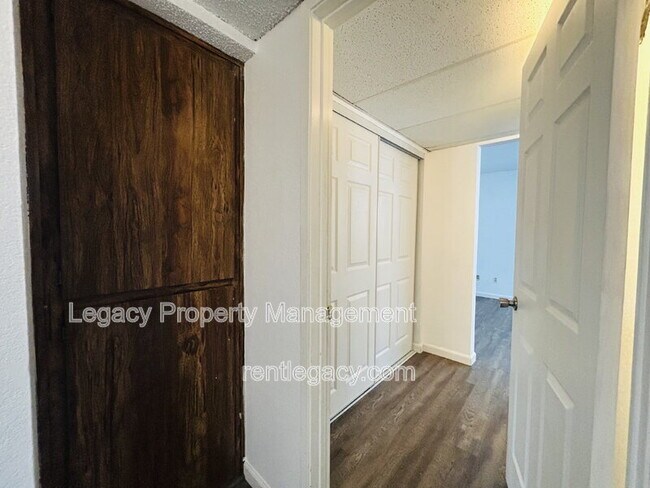 Building Photo - 7445 Auburn Oaks Ct