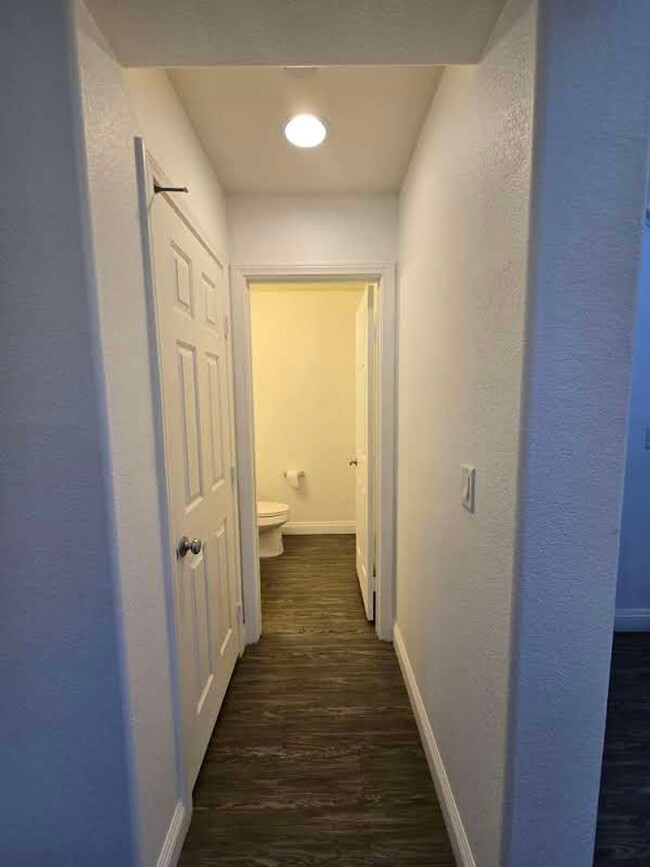 Building Photo - A Fabulous 5 Bedroom Home in Henderson
