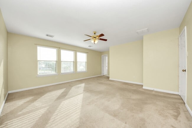 Building Photo - 15202 Lynford Crest Dr