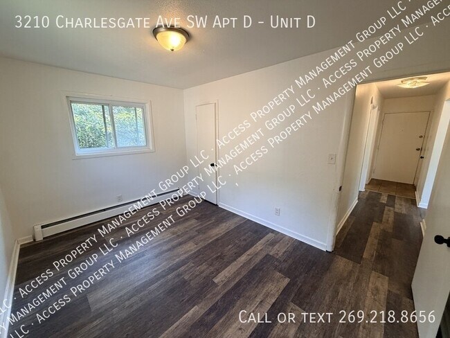 Building Photo - 3210 Charlesgate Ave SW