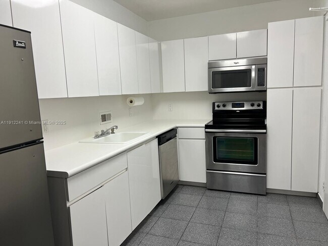 Building Photo - 10185 Collins Ave