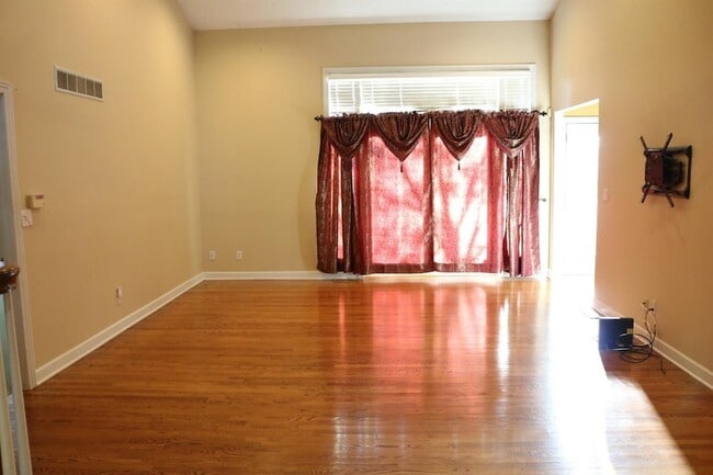 Building Photo - 10316 Cherrywood Ln