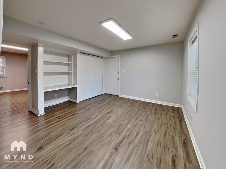 Building Photo - 108 Wellington Dr