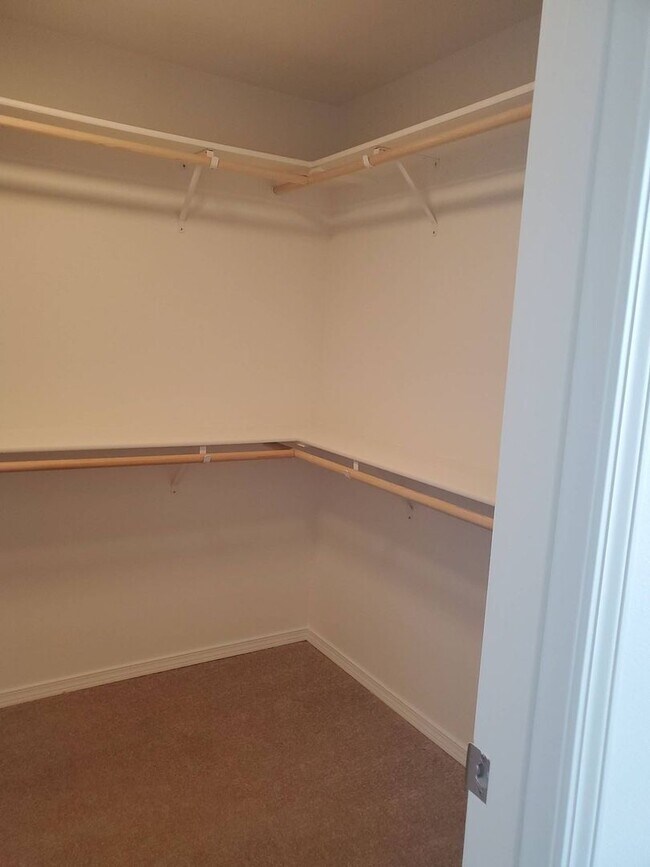 Building Photo - 4 bed 2.5 bath home in Mae Valley area of Moses Lake