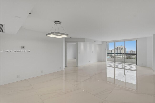 Building Photo - 19101 NE 36th Pl