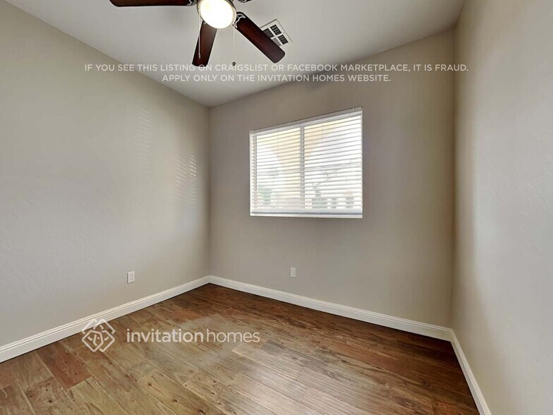 Building Photo - 686 E Colt Ct