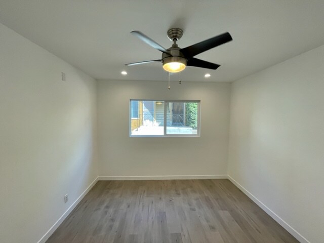 Building Photo - 2140 Beachwood Dr