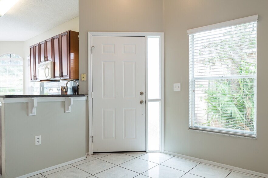 Building Photo - 467 Briar Bay Cir