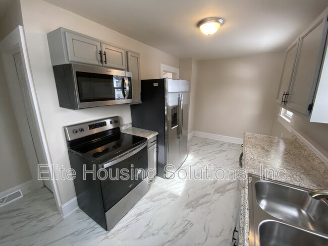 Building Photo - 655 Fisher Rd