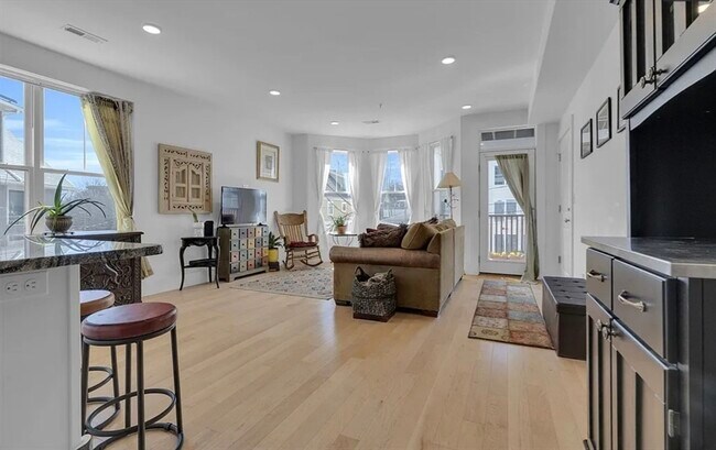 Building Photo - 41 Woodville St