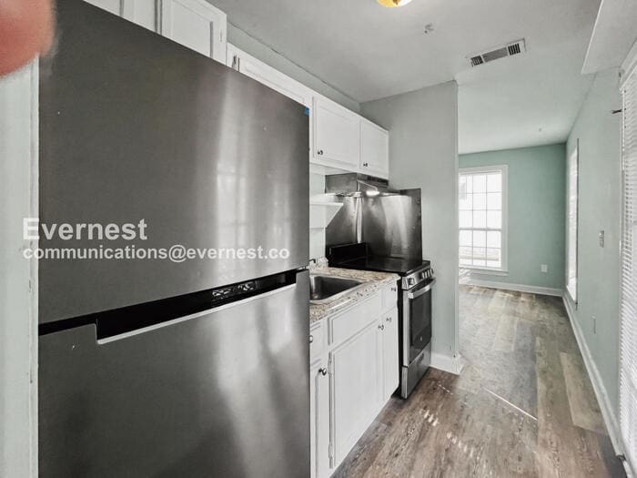 Building Photo - 810 Madison St