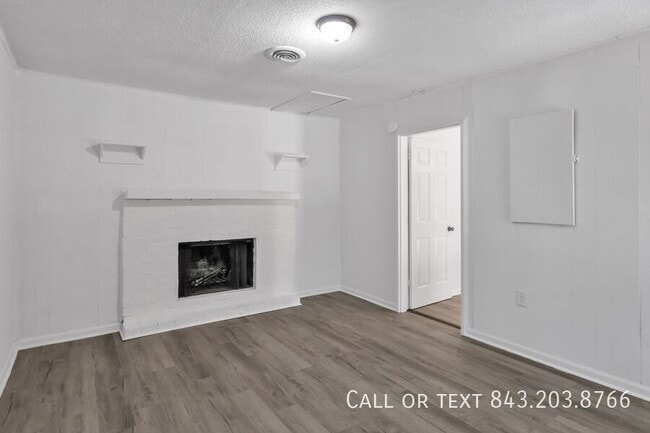 Building Photo - 301 Sprucewood Dr
