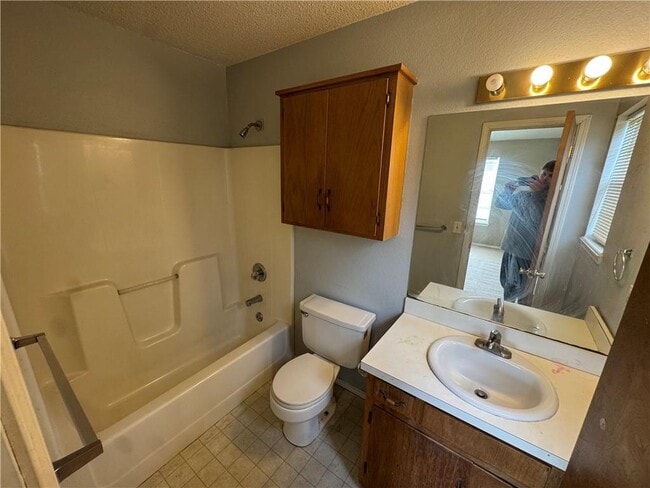 Building Photo - 4133 Nightingale Ln