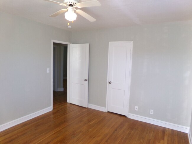Building Photo - 2527 Miller Park Cir
