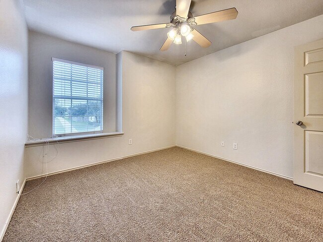 Building Photo - Inviting 3BR/2.5BA with Spacious Bedrooms & Great Outdoor Space