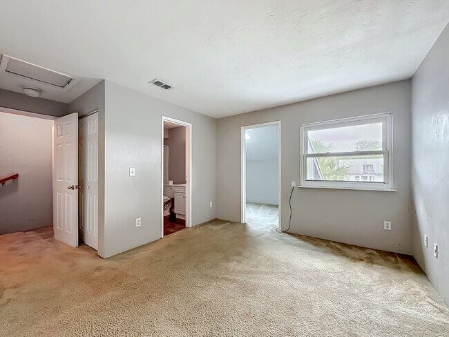 Building Photo - 2857 Wonderwood Ln