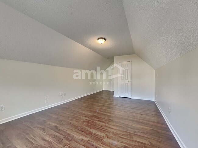 Building Photo - 6043 Shining Oak Ln