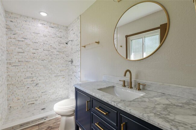 Building Photo - 1846 SE Lake Weir Ave