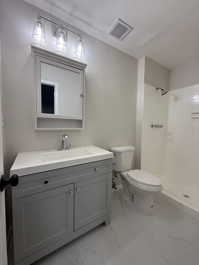 Building Photo - 440 Tall Oak Ln