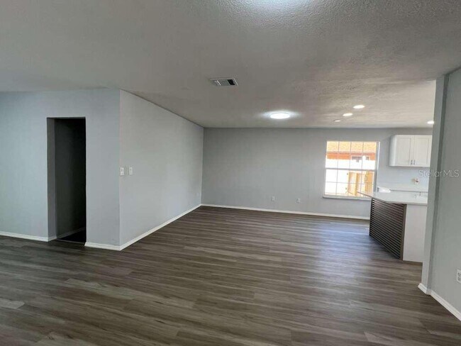 Building Photo - 1731 Ave C NE