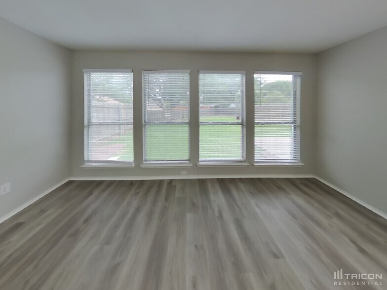 Building Photo - 1701 Pecan View Dr