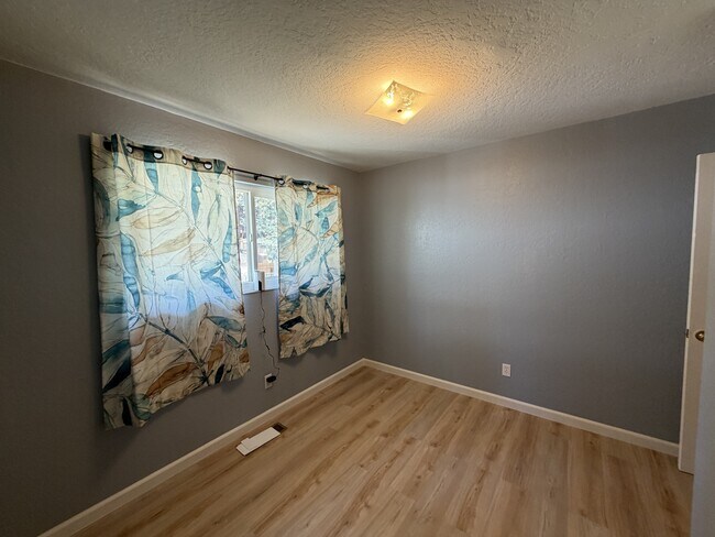 Building Photo - 3204 Apple St