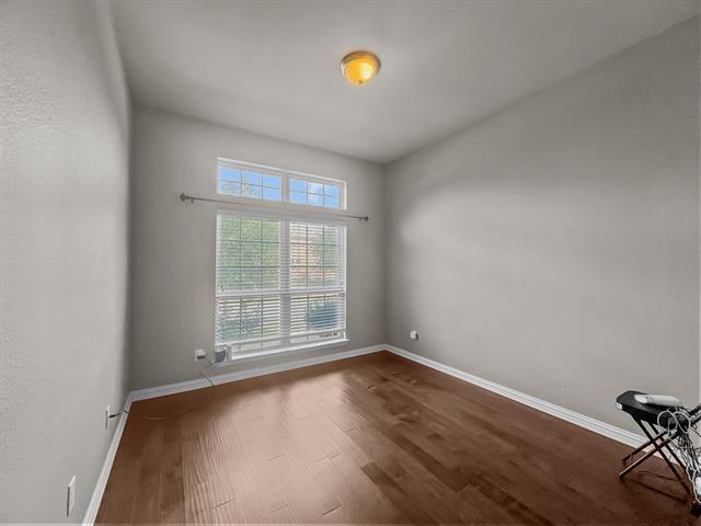 Building Photo - 3205 Ridgeway Dr