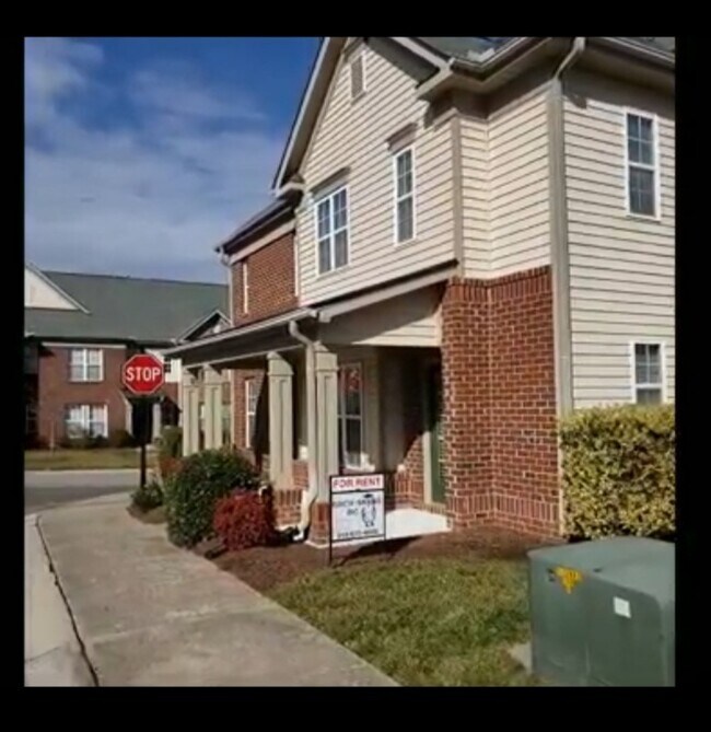 Briar Creek Townhome! Garage, fireplace, h... 9713 Layla Ave Raleigh