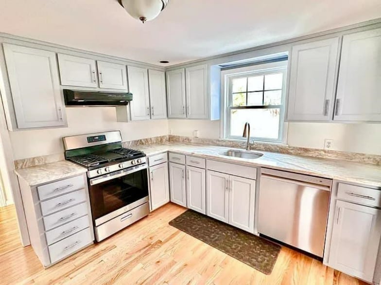 Primary Photo - 62 Pond St