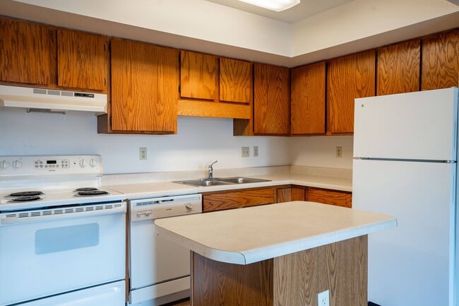 West Fargo, ND Clearview Apartments | 21A | Kitchen - Clearview