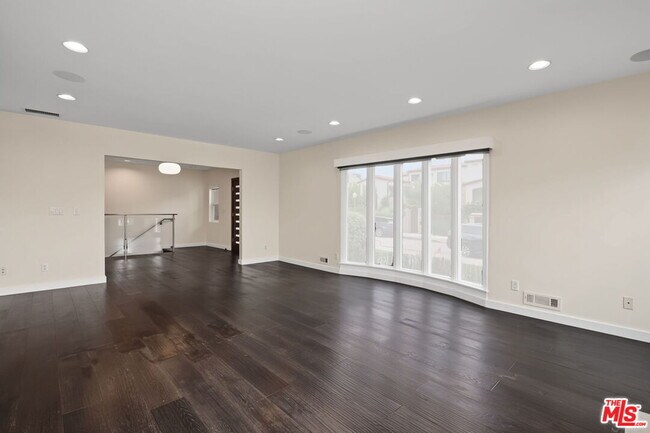 Building Photo - 175 Barlock Ave