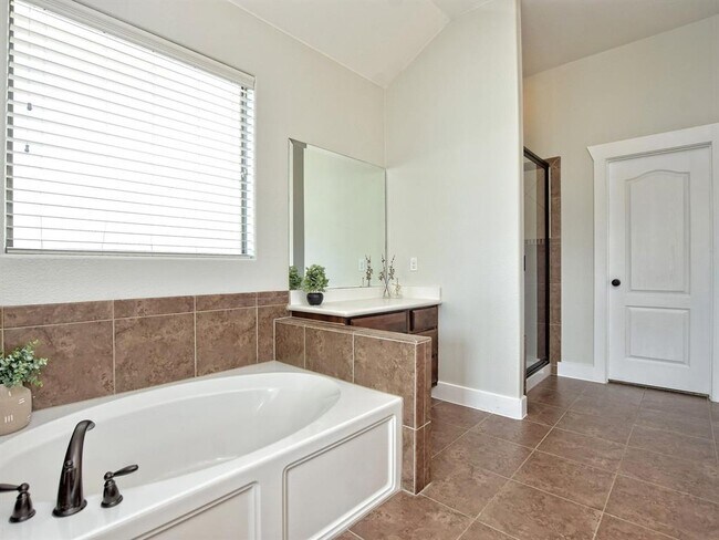 Building Photo - 214 Rivulet Ln